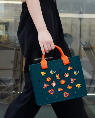 BUBBLY BAG™ Small - A hibrid stílus-statement, ami mindenhová veled tart